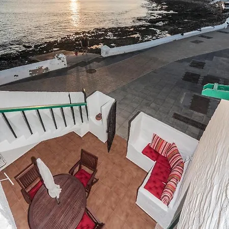 Luxury Beach Ocean Views Apartment